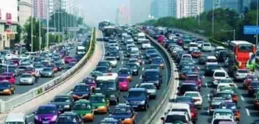 目前我國(guó)擁有2.42億輛汽車(chē)